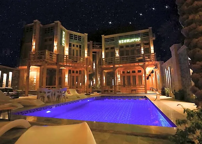 Neom - - - - - - - - - - - Your New In With Private Szálloda *